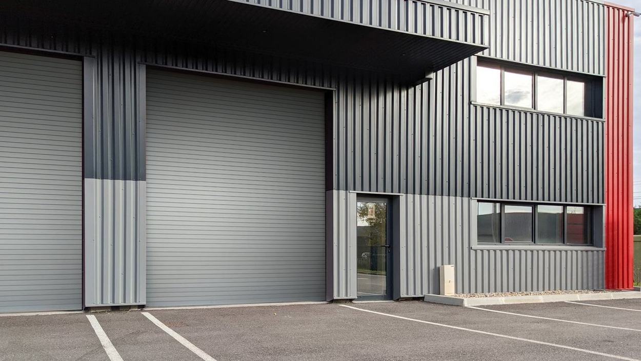 Clopay Thermiser Max insulated rolling steel door on a commercial building