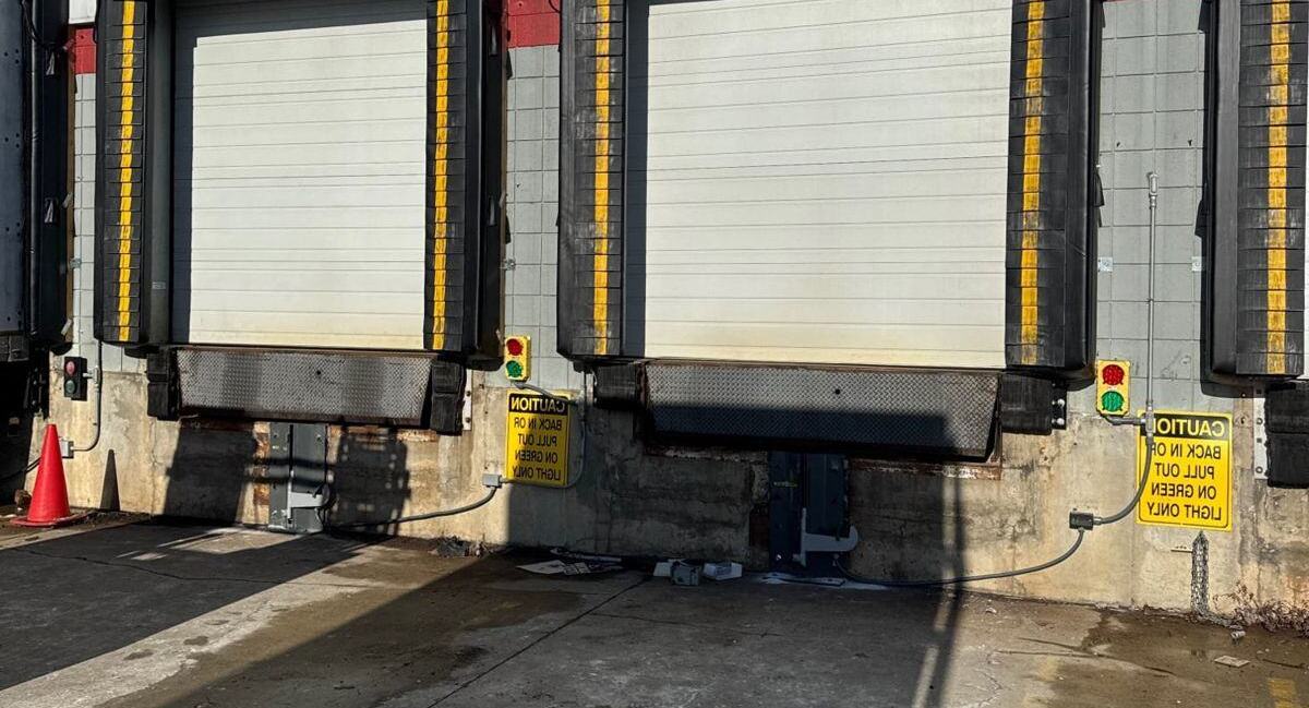 Dock seals and shelters on adjacent loading bays